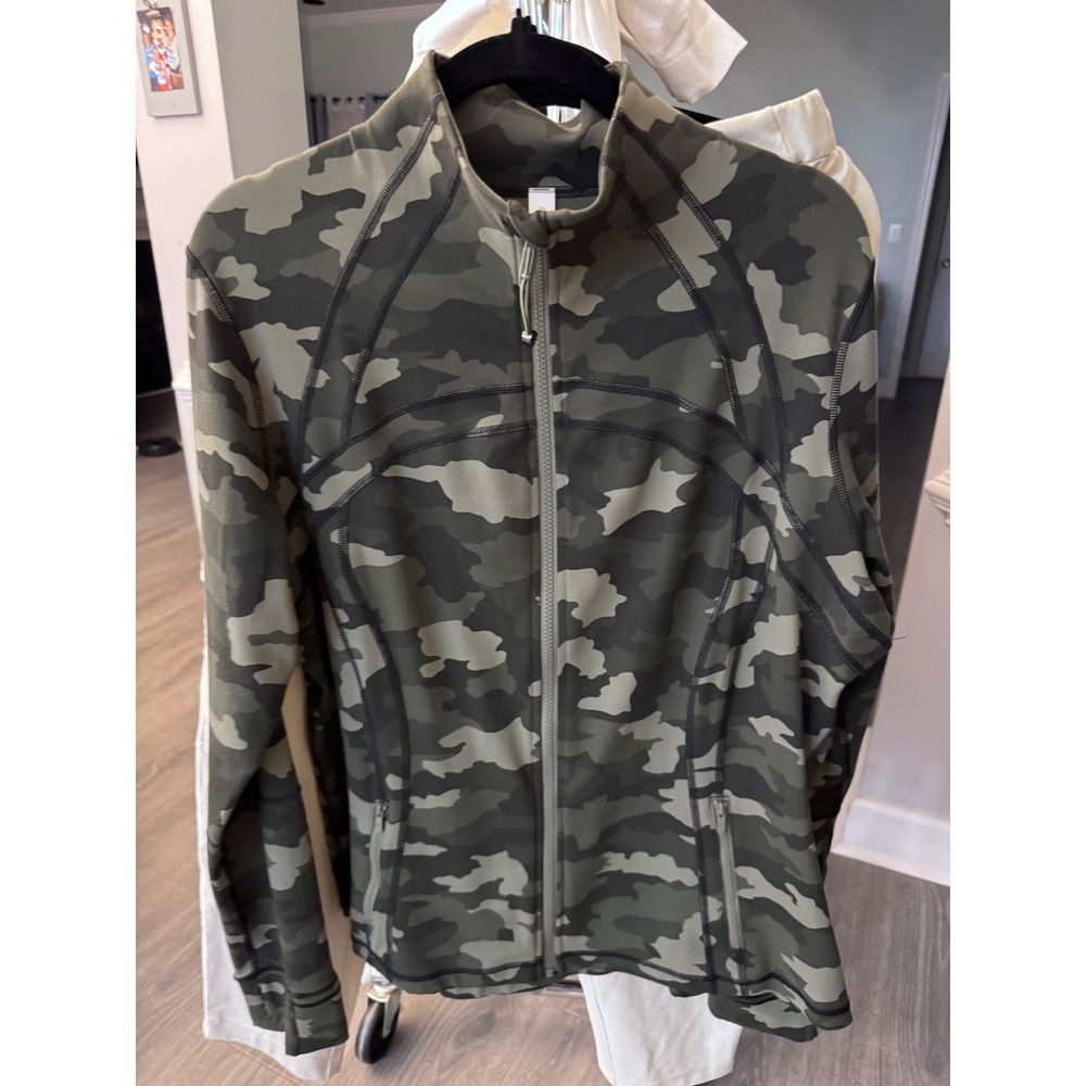Lululemon Define Jacket
Heritage 365 Camo Medium Olive Multi size 20